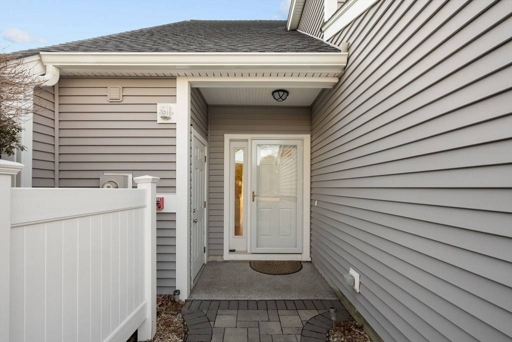 Plymouth, MA 02360,588 White Cliff Dr #588