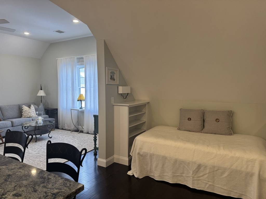 Bridgewater, MA 02324,1037 Pleasant St #203