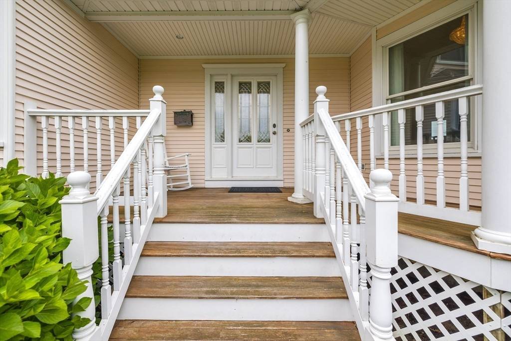 Falmouth, MA 02540,276 Shore St