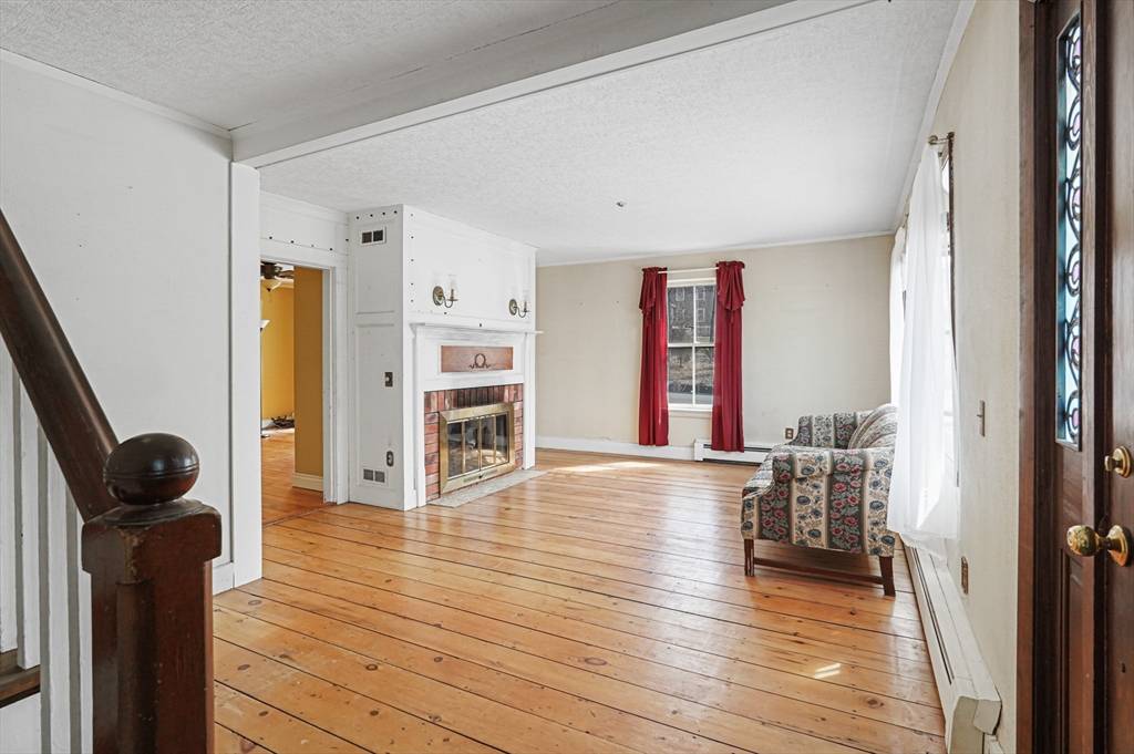 Millbury, MA 01527,1459 Grafton Rd