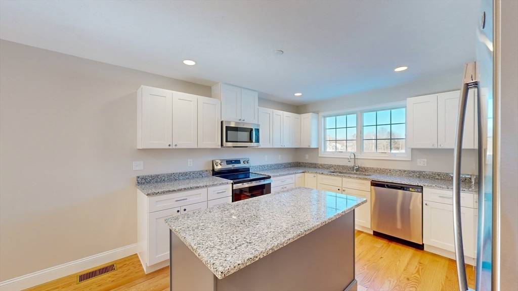 Taunton, MA 02780,44 Dean St #304