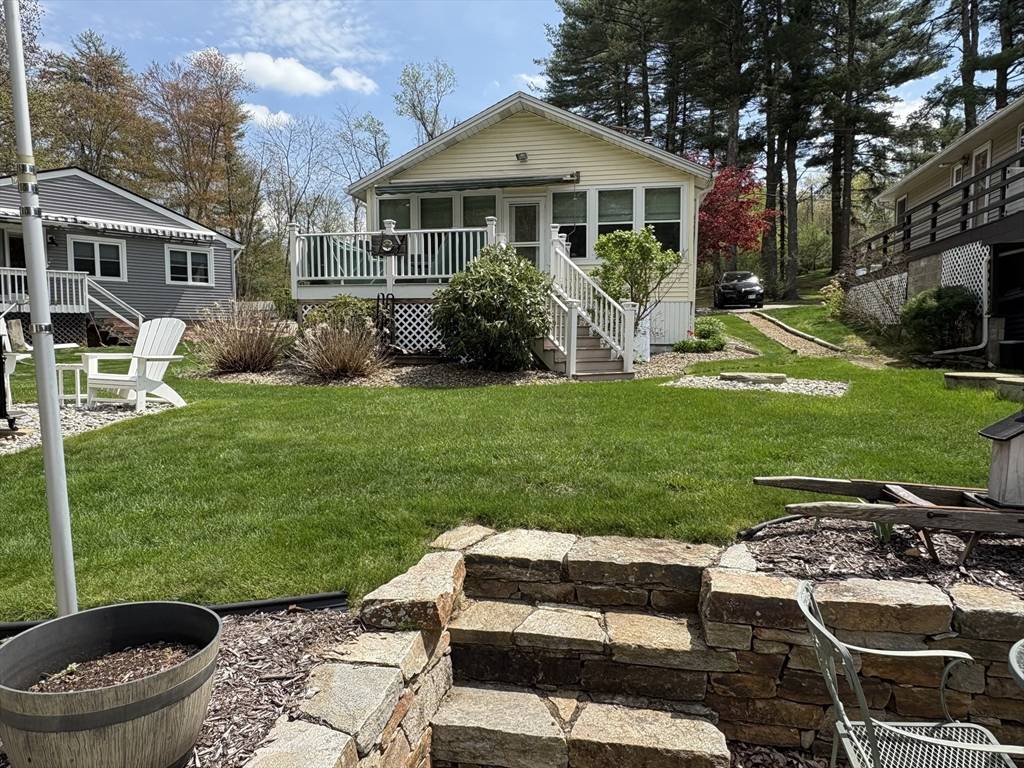 Holland, MA 01521,10 Brandon St