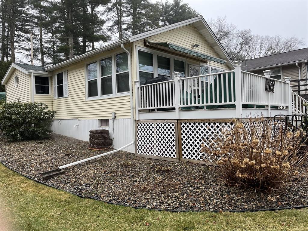 Holland, MA 01521,10 Brandon St