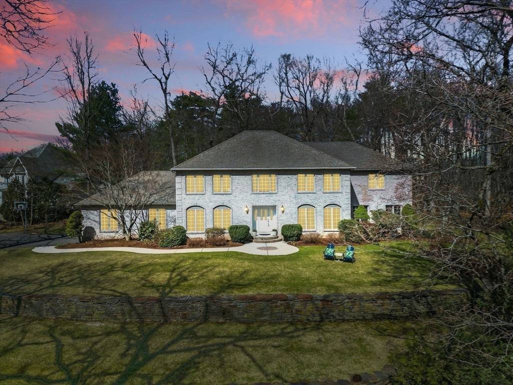 Wilbraham, MA 01095,17 Briar Cliff Dr