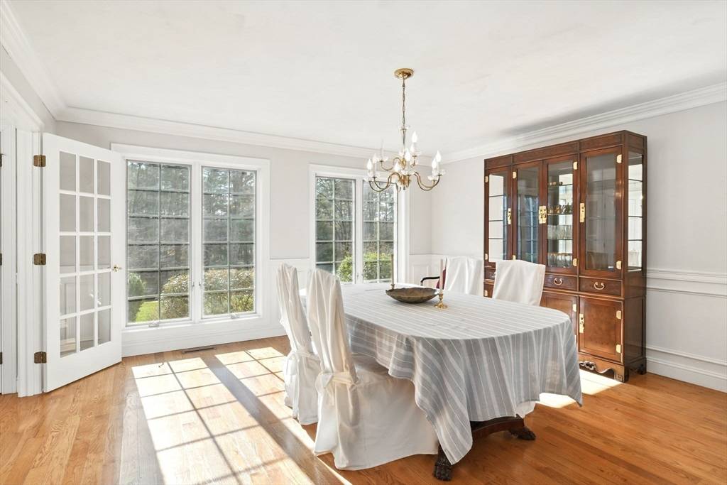 17 Briar Cliff Dr Wilbraham, MA 01095