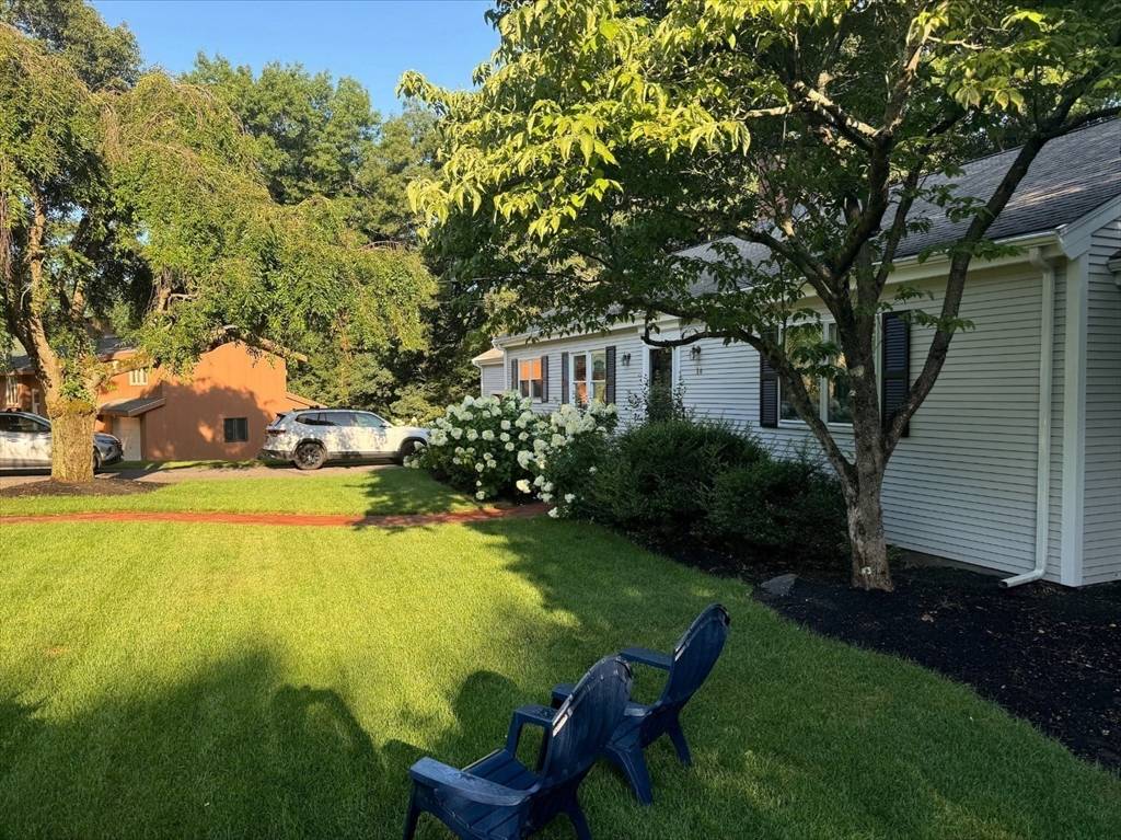Wellesley, MA 02482,14 Lilac Circle