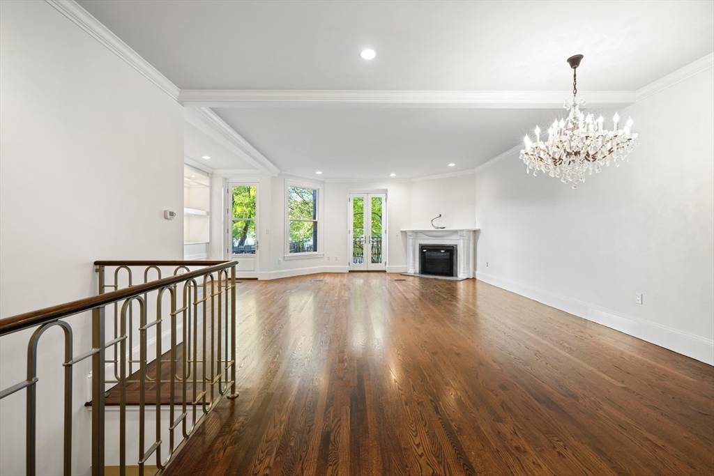 Boston, MA 02115,408 Beacon St #1