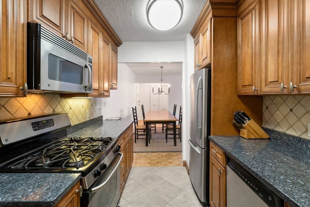 Brookline, MA 02445,33 Pond Avenue #405