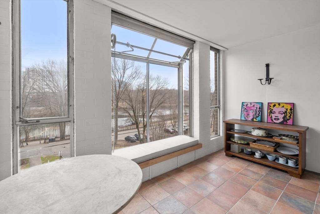 Brookline, MA 02445,33 Pond Avenue #405