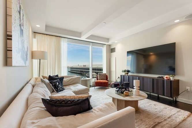 150 Seaport Blvd #6D Boston, MA 02210