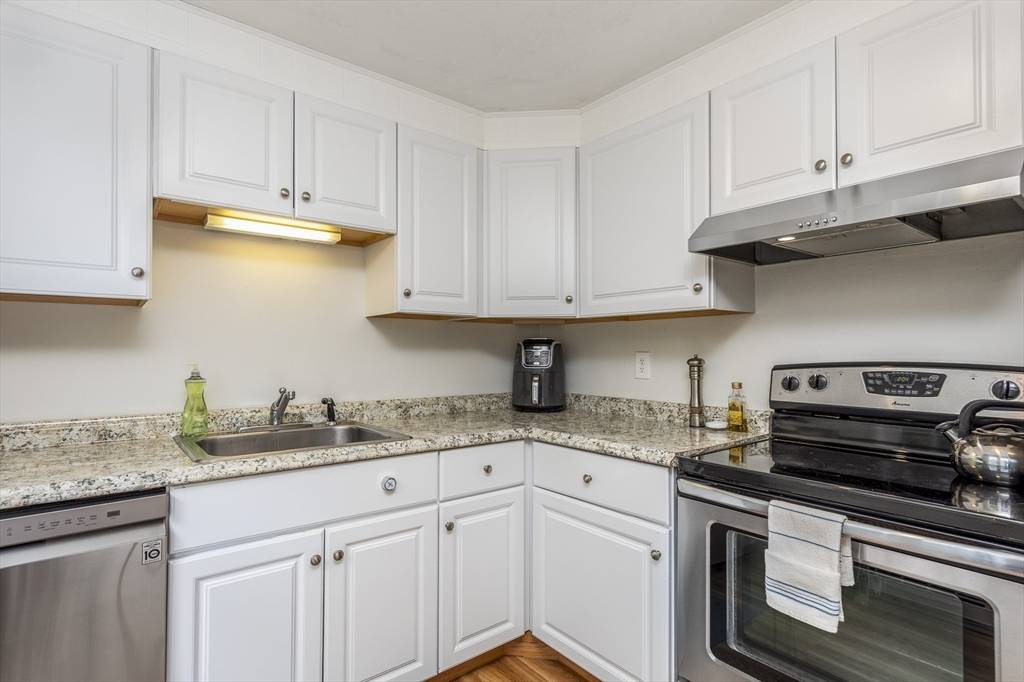 Marblehead, MA 01945,314 W Shore Dr #B