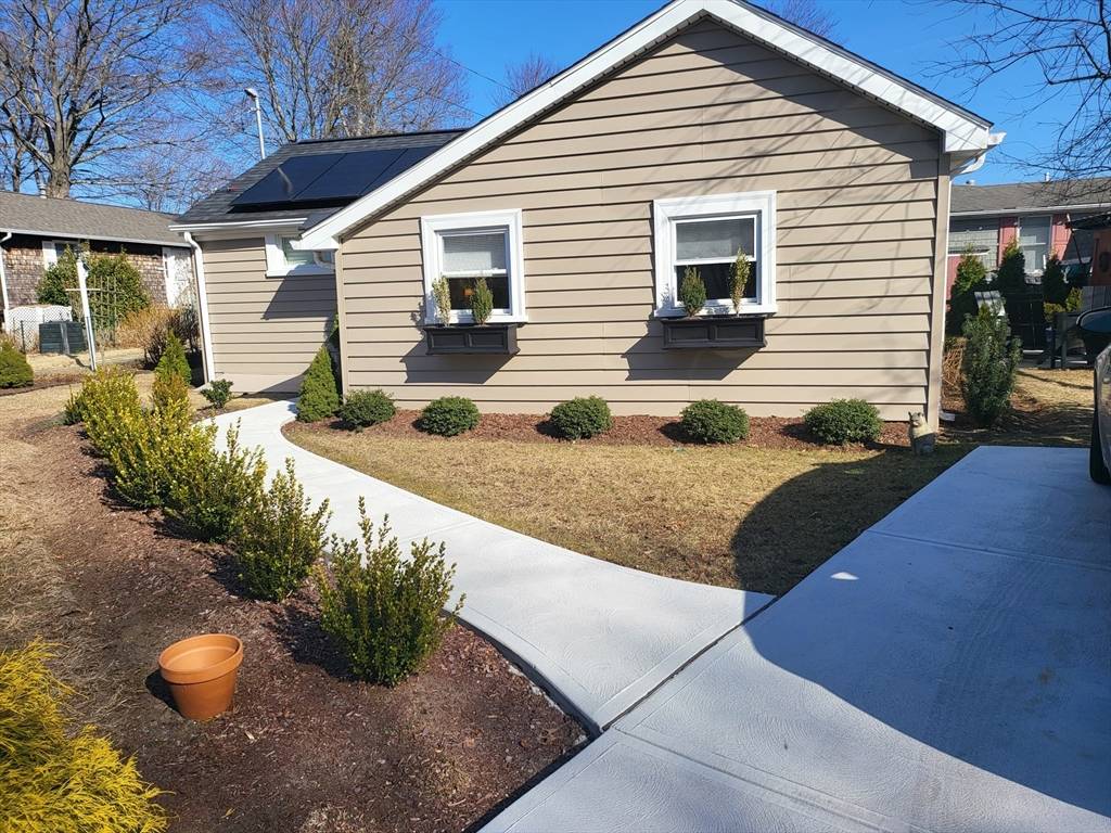 Warwick, RI 02888,135 Namquid Dr