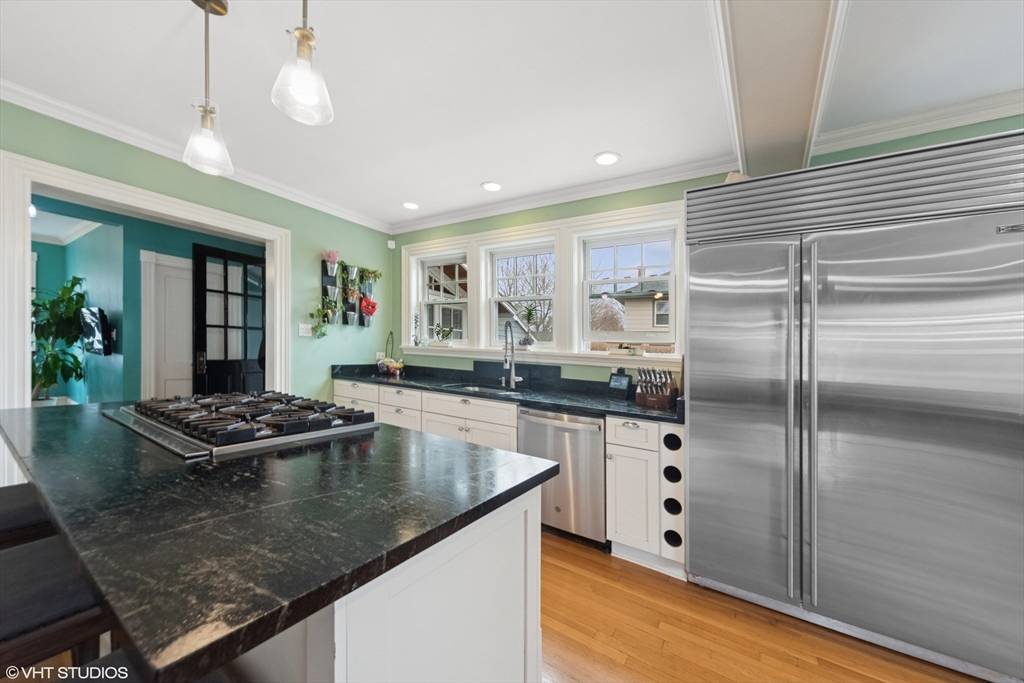 Swampscott, MA 01907,998 Humphrey Street