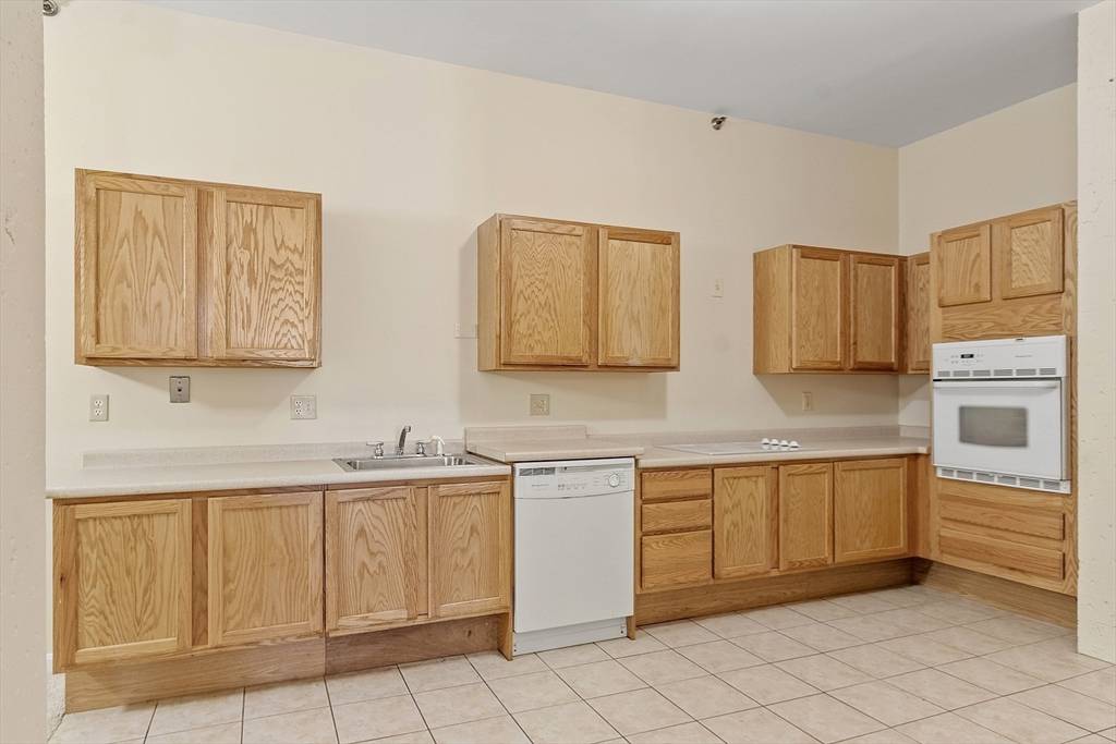 Lowell, MA 01852,33 Middle St #2