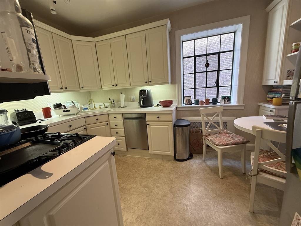 Brookline, MA 02446,116 Sewall Avenue #2