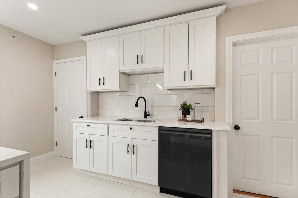 8 Lee St #2 Somerville, MA 02145