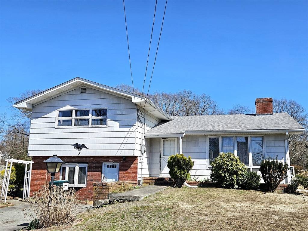 Acushnet, MA 02743,106 S Main St