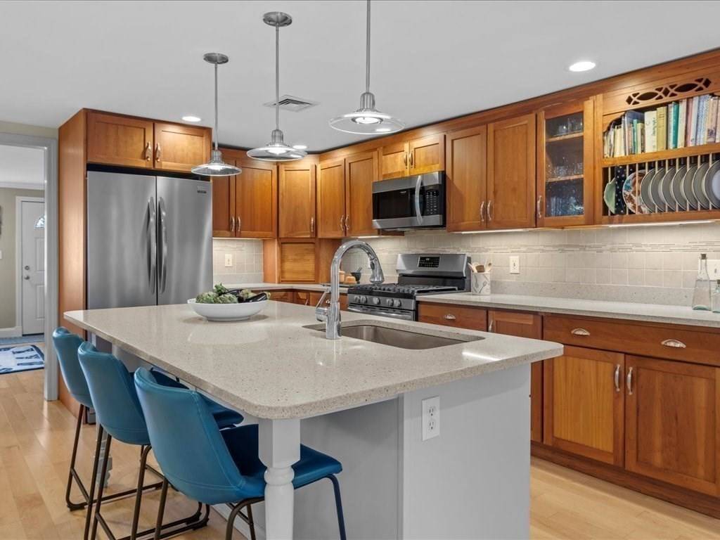 Hingham, MA 02043,26 Wompatuck Rd