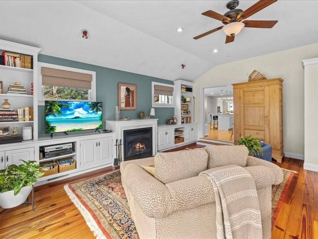 Hingham, MA 02043,26 Wompatuck Rd