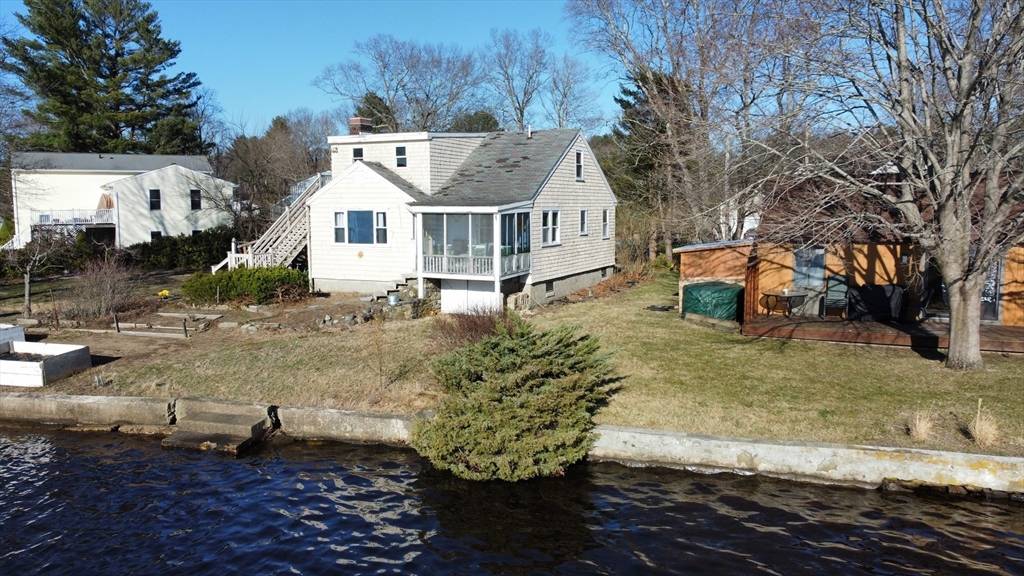 Norton, MA 02766,39 S Lakeview Rd