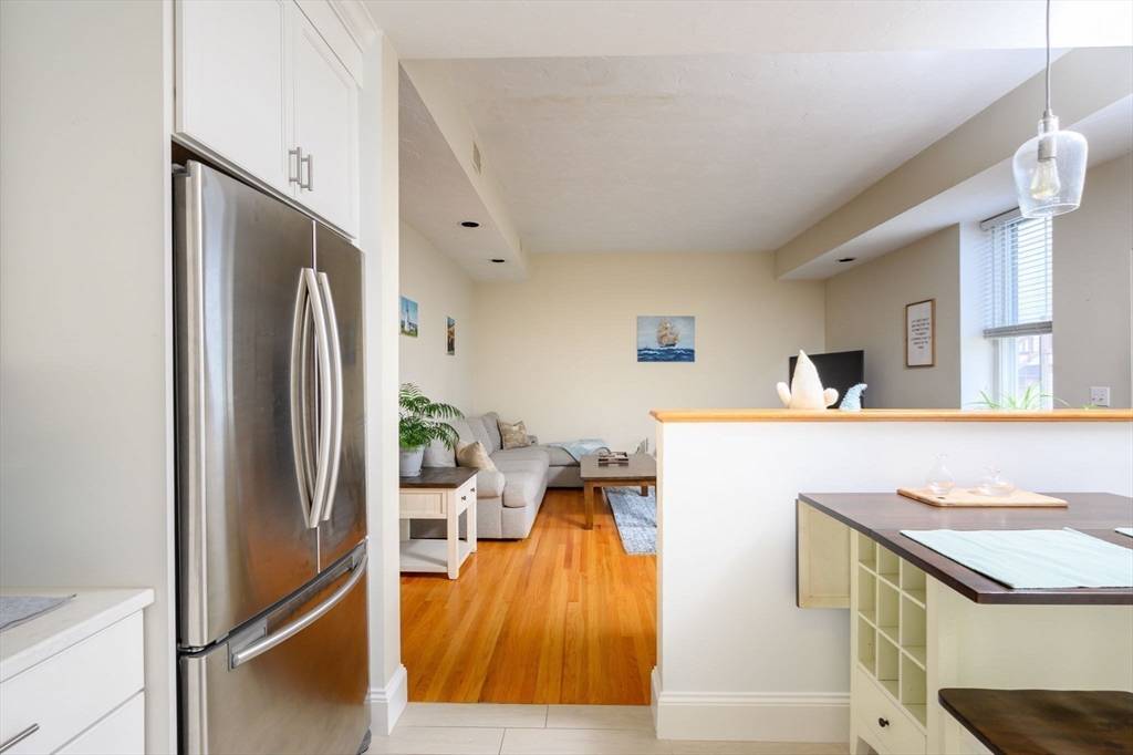 866 E 6th St #1 Boston, MA 02127