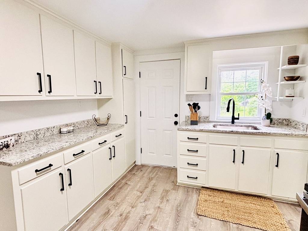 379 Main St Mashpee, MA 02649