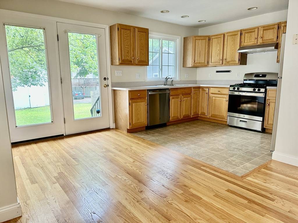 Watertown, MA 02472,17 Myrtle Street #17