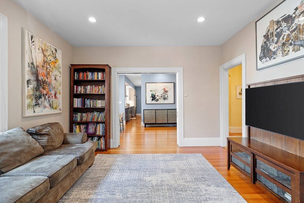 Brookline, MA 02445,122 Davis Ave #1