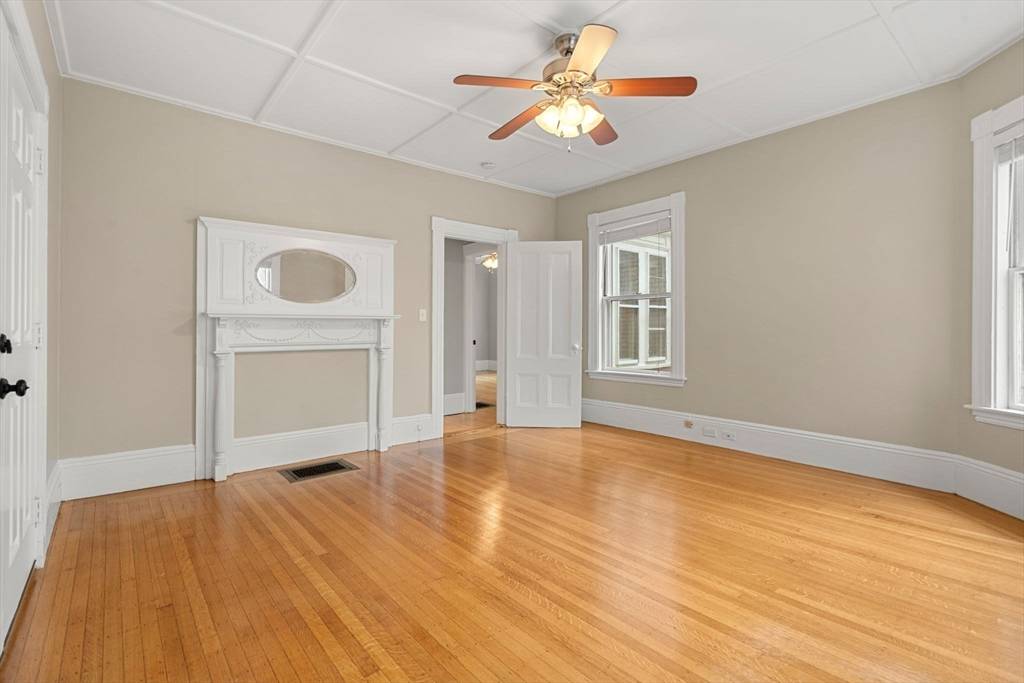 Salem, MA 01970,21 Beckford St #1