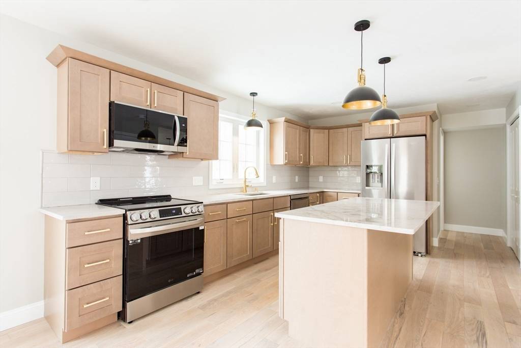 Warren, MA 01083,129 East Road
