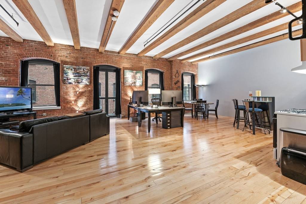 Boston, MA 02210,21 Wormwood Street #220