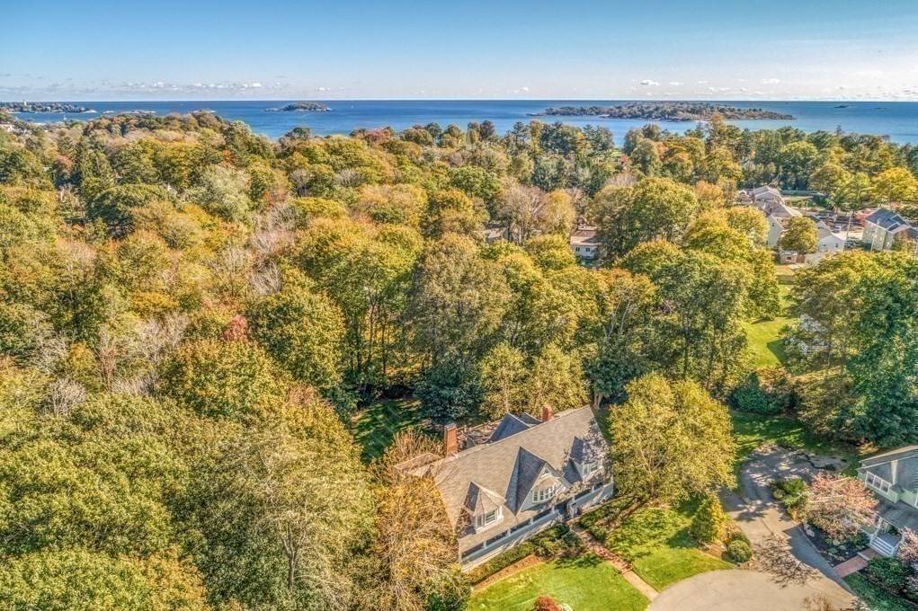 Beverly, MA 01915,6 Chanticleer Dr