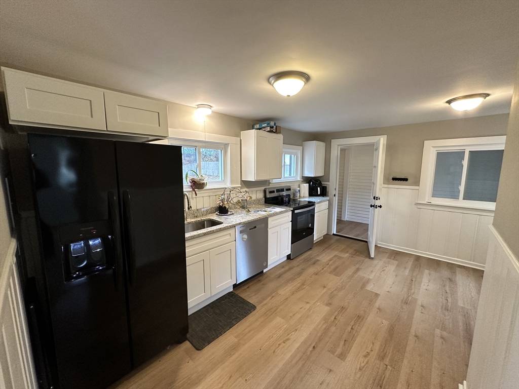 Lakeville, MA 02347,2 Rhode Island Rd