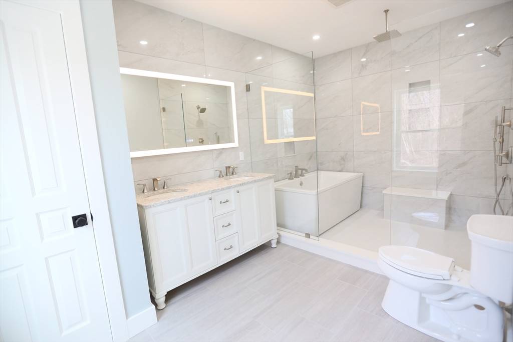 Swansea, MA 02777,268 Bark Street