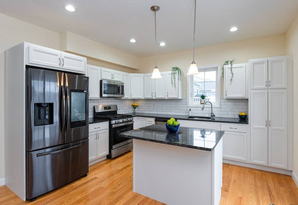 Uxbridge, MA 01569,212 Crownshield Avenue #212