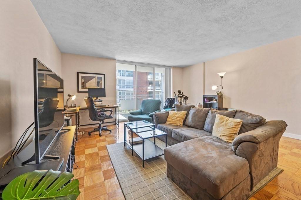Brookline, MA 02446,41 Park #203