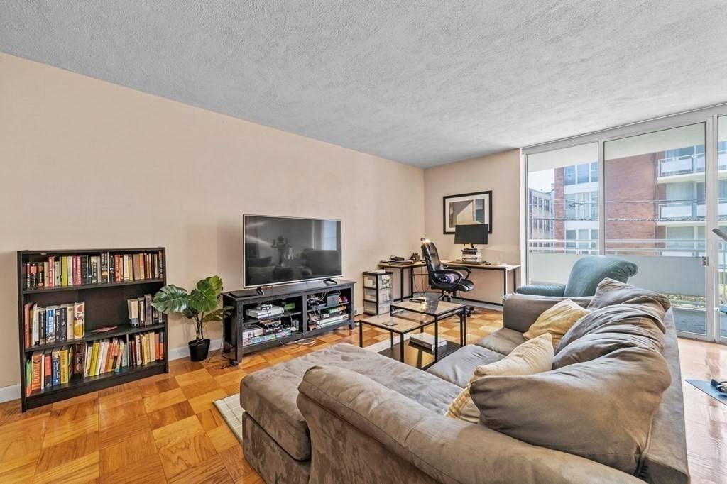 Brookline, MA 02446,41 Park #203