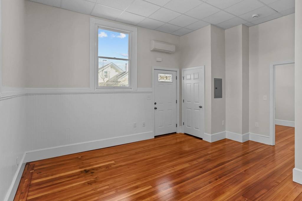 Seekonk, MA 02771,75 County St #6