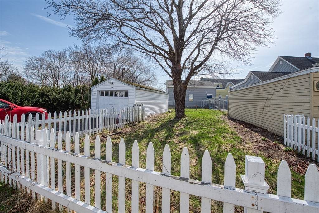 Taunton, MA 02780,50 Floral St