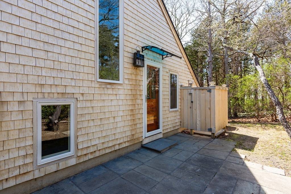14 Lindas Ln Orleans, MA 02653