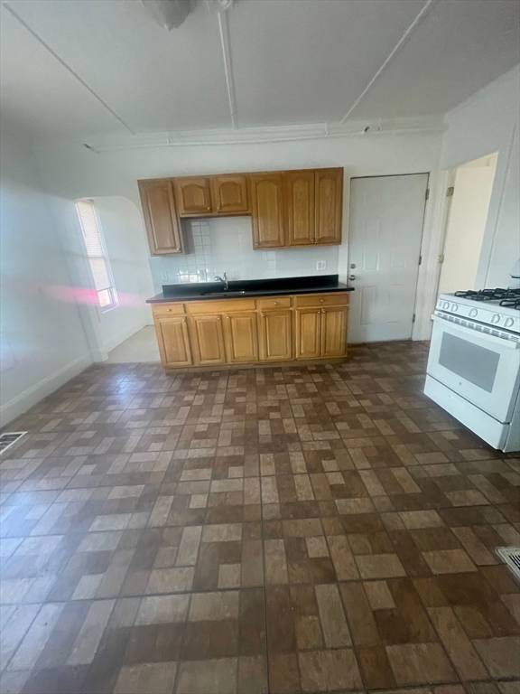 Lynn, MA 01901,135 Chestnut Street #2