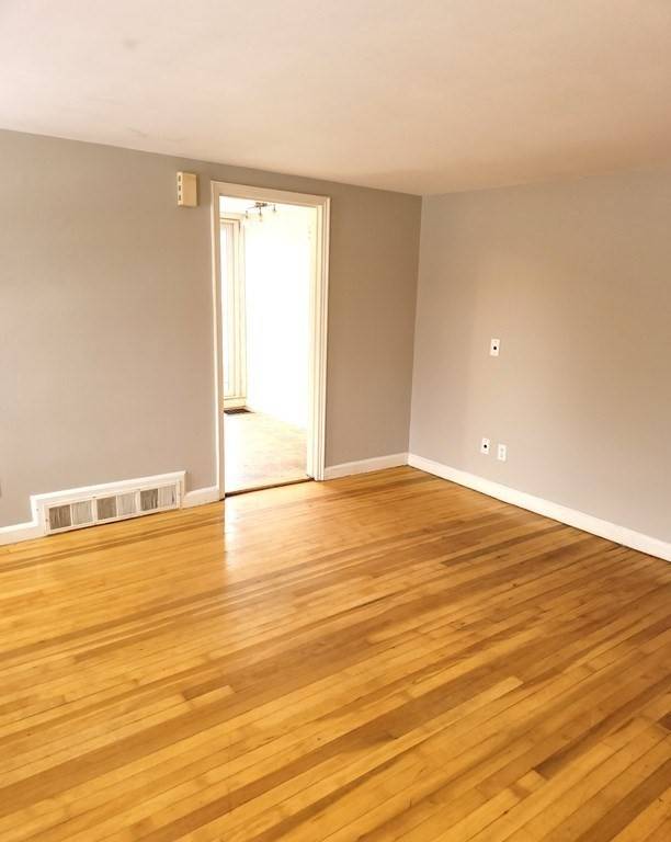 Framingham, MA 01702,5-7 Oran Rd #7