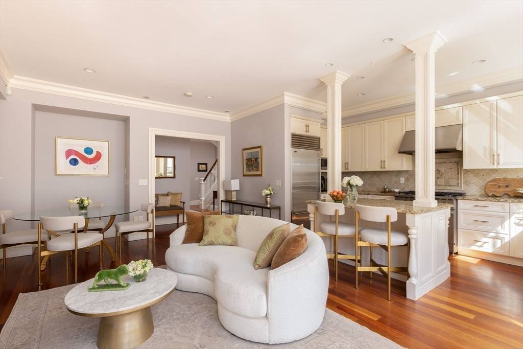 Boston, MA 02115,392 Marlborough Street #3
