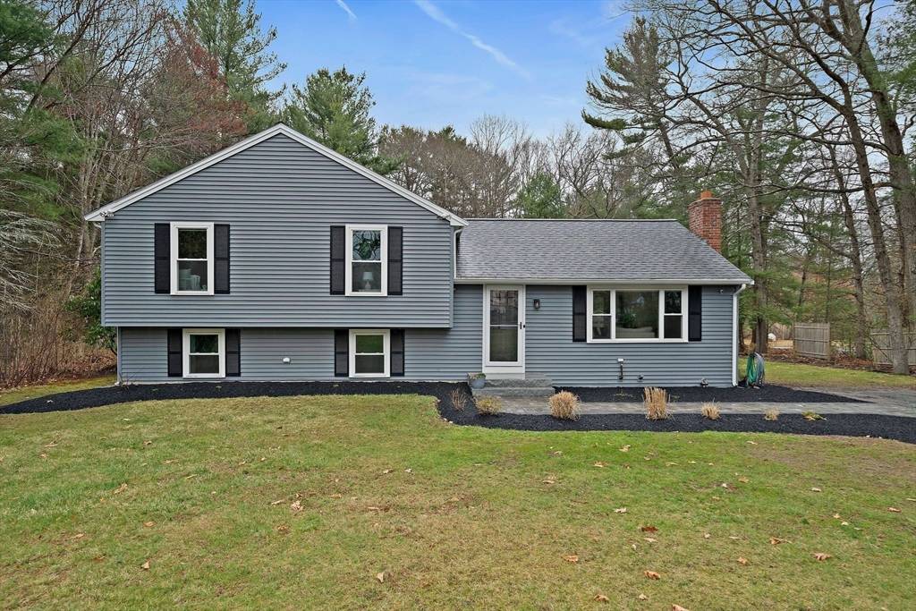 Hanover, MA 02339,7 Birchwood Rd