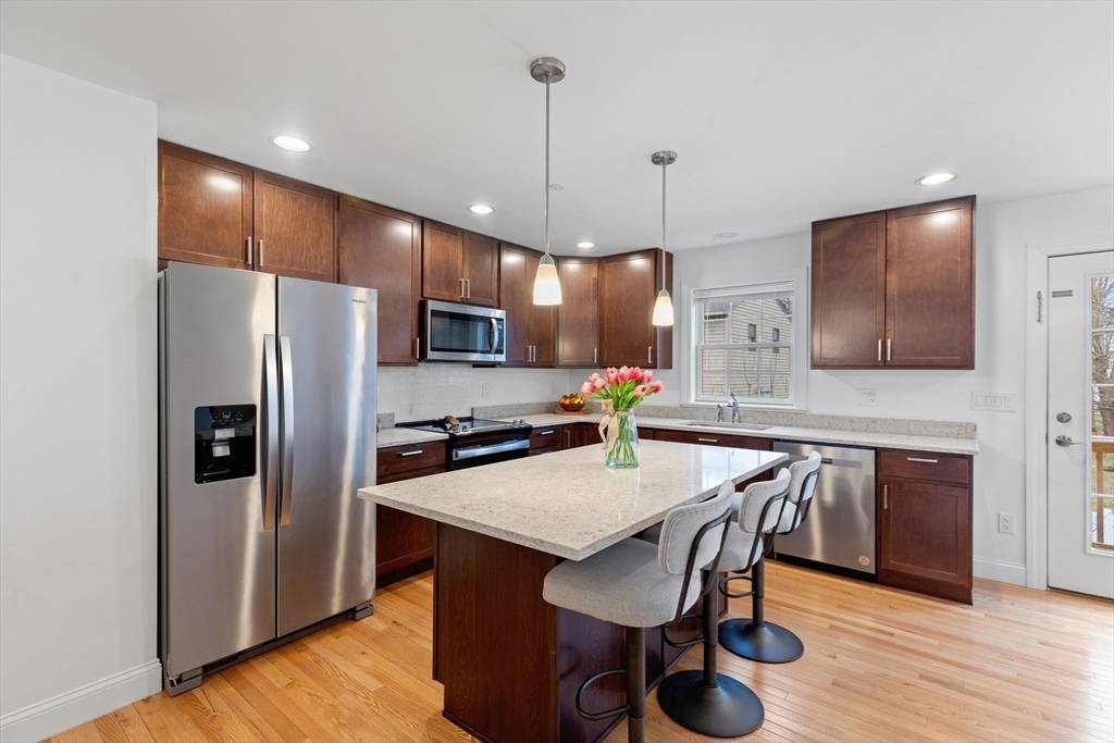 Taunton, MA 02780,215 High St #10
