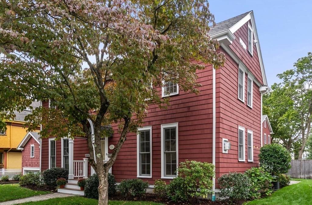 Newton, MA 02460,61 Brooks Ave #1