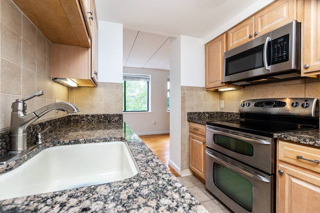 Boston, MA 02135,1933 Commonwealth Ave #603