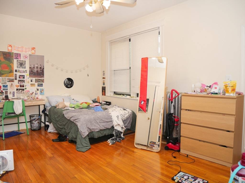 Brookline, MA 02446,1482 Beacon #24