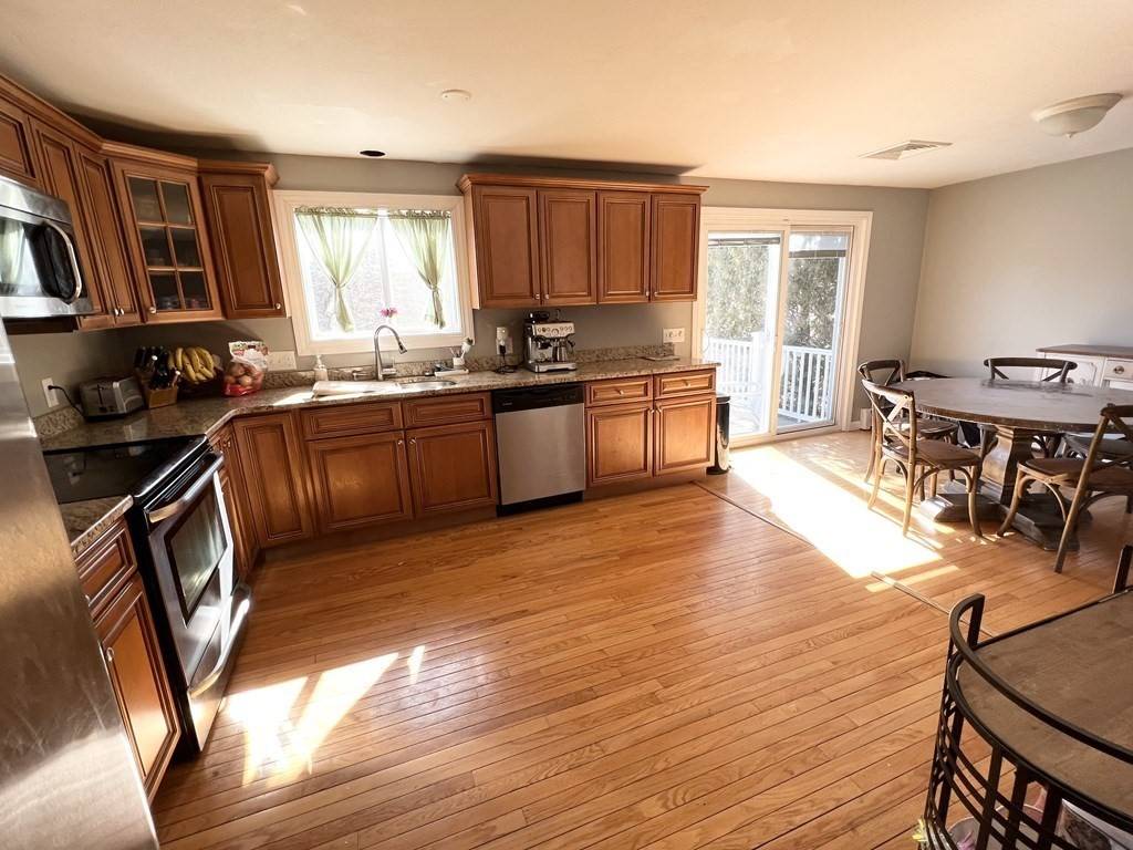 Upton, MA 01568,10 Hartford Ave S.