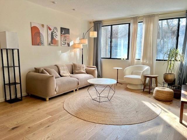 Brookline, MA 02445,1731 Beacon St #4